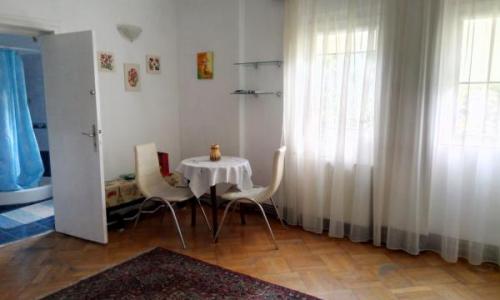 Inchiriez apt. 2 cam. Mosilor moiliat si utilat