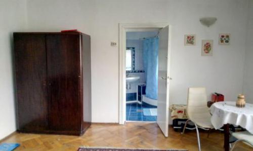 Inchiriez apt. 2 cam. Mosilor moiliat si utilat