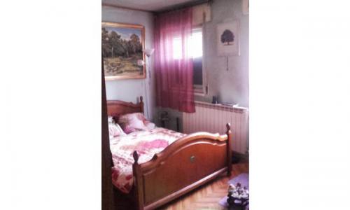vand vila in zona linistita la pret atractiv