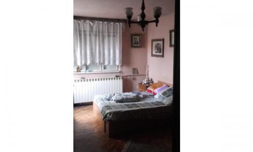vand vila in zona linistita la pret atractiv
