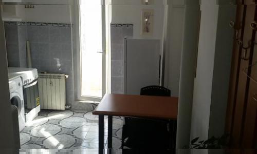 Calea Calarasilor, Proprietar, inchiriez garsoniera, intrare stradala,vedere parculet. spate, al 2 lea bloc de la Piata Muncii,bloc din 1998, decomandat, etaj 5/7, renovata, mobilata nou,electrocasnice noi, bloc linistit, intretinere mica, contorizat,parc