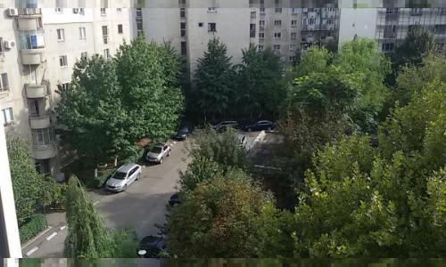 Calea Calarasilor, Proprietar, inchiriez garsoniera, intrare stradala,vedere parculet. spate, al 2 lea bloc de la Piata Muncii,bloc din 1998, decomandat, etaj 5/7, renovata, mobilata nou,electrocasnice noi, bloc linistit, intretinere mica, contorizat,parc