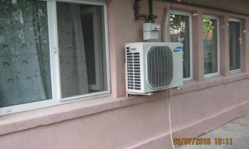 Urgent casa curte