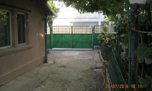 Urgent casa curte