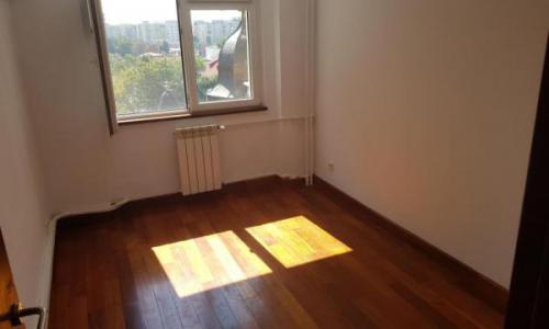 Proprietari seriosi vand apartament renovat,utilat si spatios in Lacul Tei/Moisil.