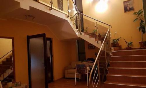 Vila si teren de 4200m2 in Suceava