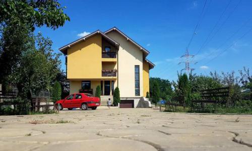 Vila si teren de 4200m2 in Suceava
