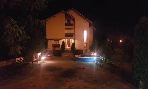 Vila si teren de 4200m2 in Suceava