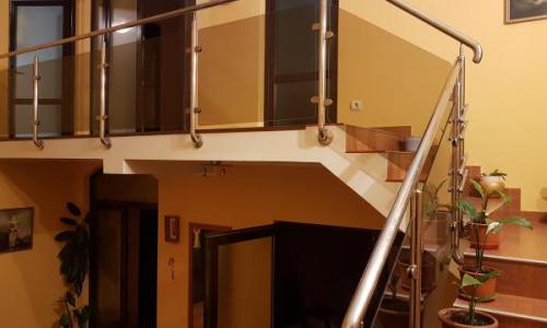 Vila si teren de 4200m2 in Suceava