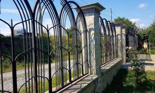 Vila si teren de 4200m2 in Suceava