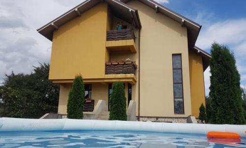 Vila si teren de 4200m2 in Suceava