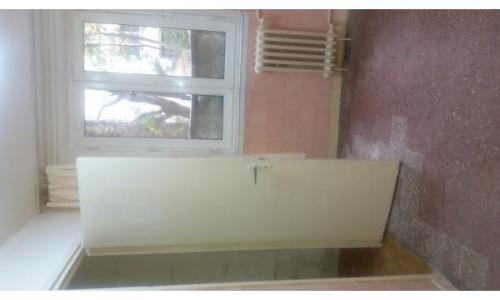 vand apartament trei camere