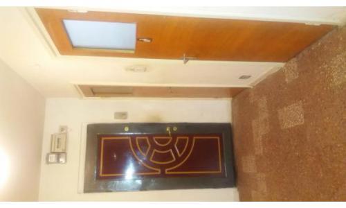 vand apartament trei camere