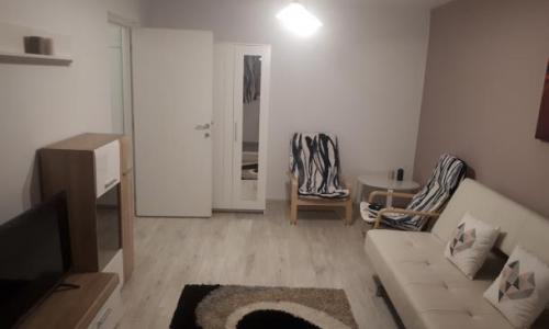 Proprietar, inchiriez apartament 2 camere, decomandat, complet renovat 2018, zona Clucerului - PRIMA INCHIRIERE
