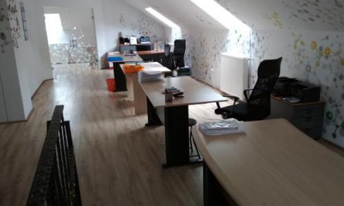 Dau in chirie mansarda casa pentru birouri, mobilata, utilata