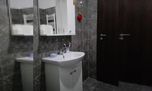 Apartament cu 2 camere la pret de garsoniera!
