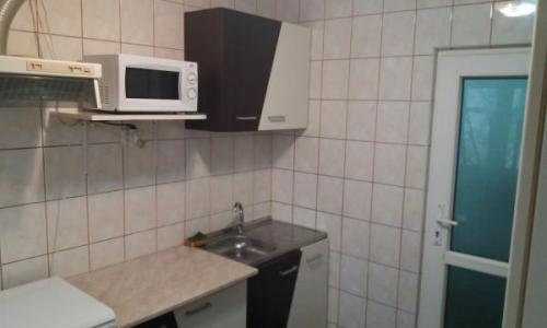 Inchiriez apartament 2 camere zona Decebal