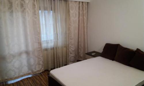 Inchiriez apartament 2 camere zona Decebal