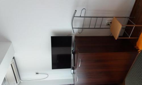 inchriez apartament 2 camere zona Drumul Fermei