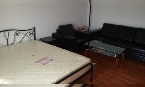 Calea Calarasilor, stradal, Proprietar, vand garsoniera, mobilata si utilata. Libera, decomandat, etaj 5/7, renovata, mobilata nou,electrocasnice noi, bloc linistit, intretinere mica, contorizat,parculet in spatele blocului.Aer conditionat, balcon inchis