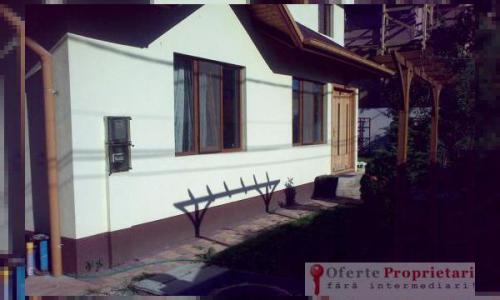 Casa de vanzare, 5 camere, cu gradina si terasa, cu loc de parcare 2 masini in curte, strada privata (servitute cu porti de acces), vis-a-vis de fostele sere