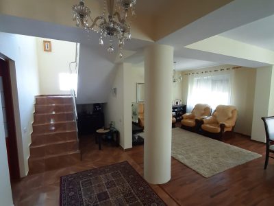 Casa cu teren de 1000mp