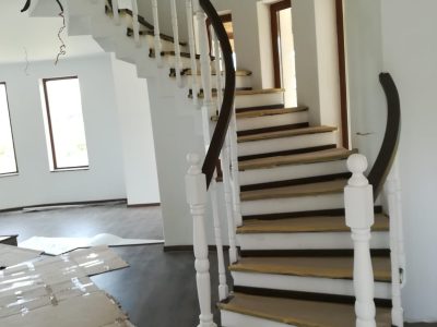 VANZARE VILA Câmpulung Muscel cu vedere deasupra orașului către Făgăraș/Bucegi