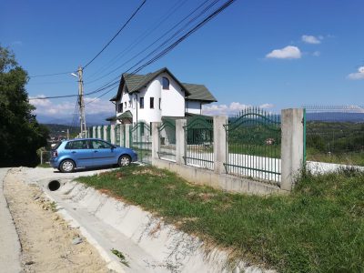 VANZARE VILA Câmpulung Muscel cu vedere deasupra orașului către Făgăraș/Bucegi