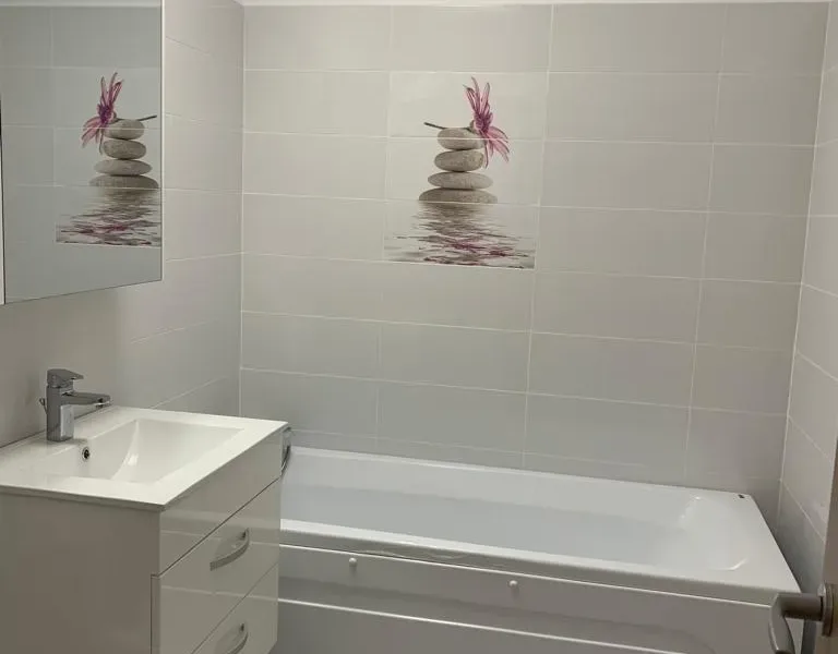 Inchiriez apartament 2 camere