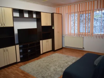 Proprietar de Aviației: Etajul 1, bloc de 4 etaje