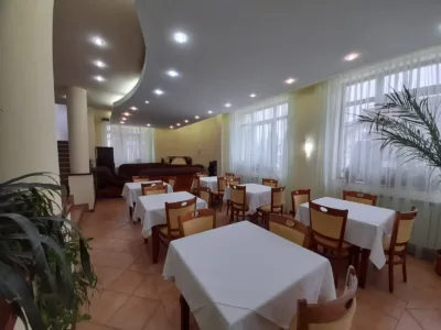 Ofer spre inchiriere camere cu baie proprie/bucatarie comuna