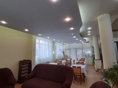 Ofer spre inchiriere camere cu baie proprie/bucatarie comuna