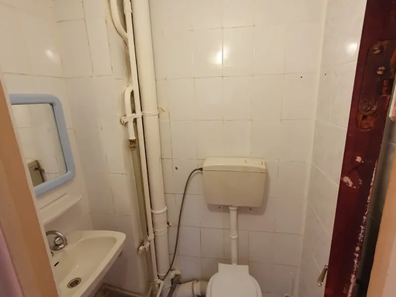 Apartament 4 camere, 2 bai, 2 balcoane + boxa inchiriata