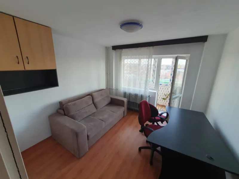 Apartament 4 camere, 2 bai, 2 balcoane + boxa inchiriata