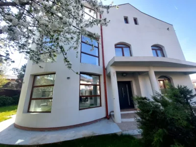 Vilă multifuncțională. Ideală pentru locuire și/sau business