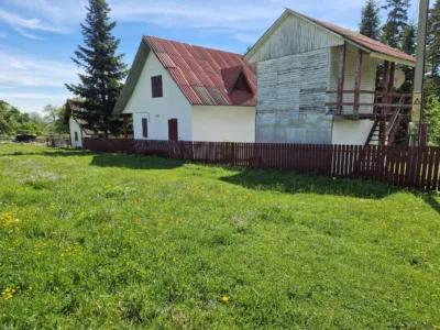 Teren și casă de vacanță Solca, jud. Suceava