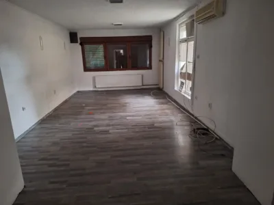 Casa cu spatiu comercial