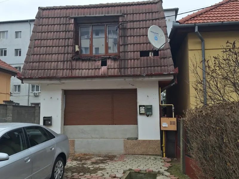 Casa cu spatiu comercial